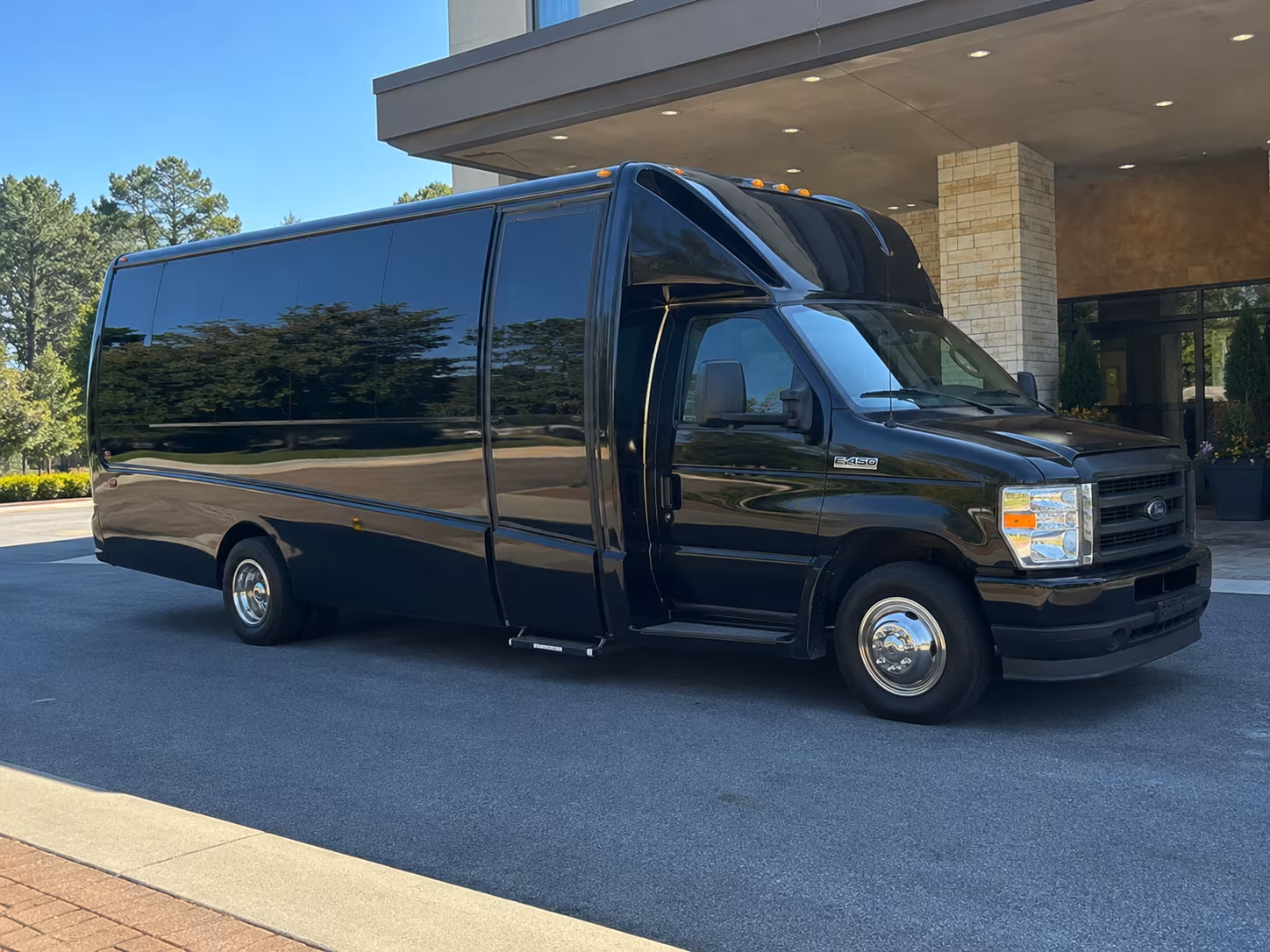 shuttle your guests between elk grove hotels and sacramento venues with ease