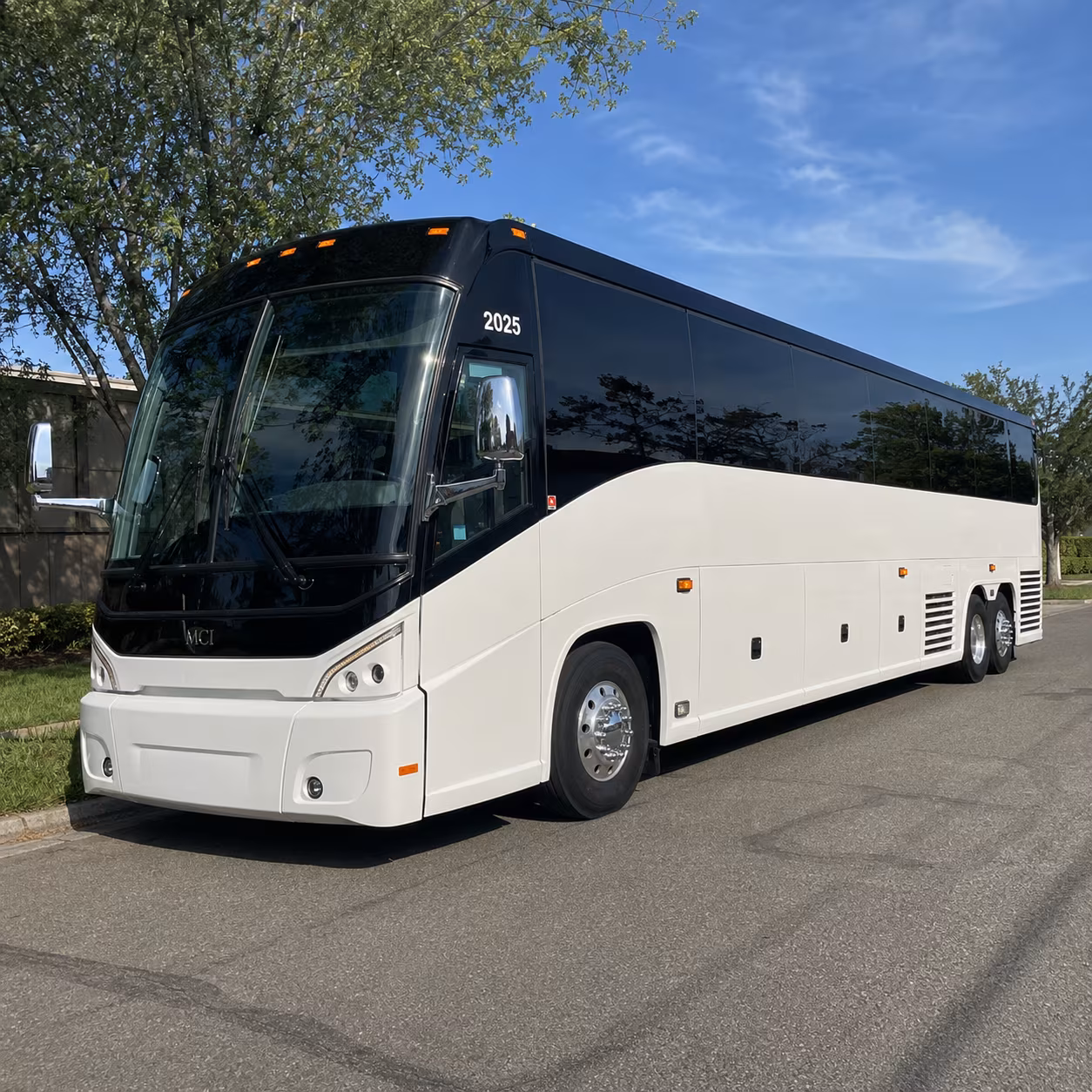 woodland comfortable charter buses for government military personnel